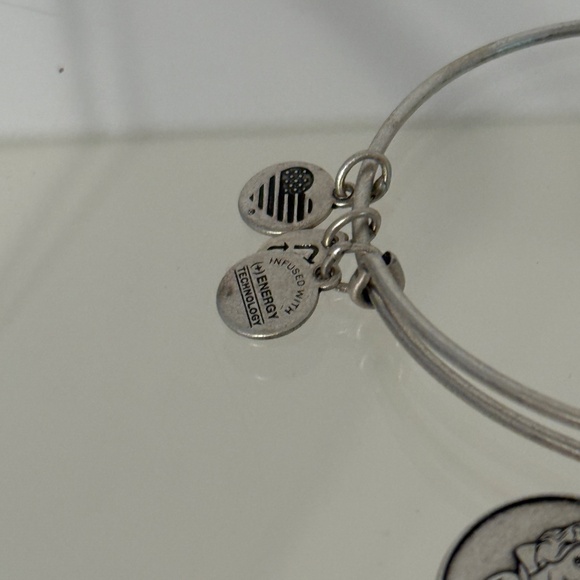 NWT Alex And Ani Disney Snow White Silver Tone 7.25" Bracelet - Picture 8 of 8
